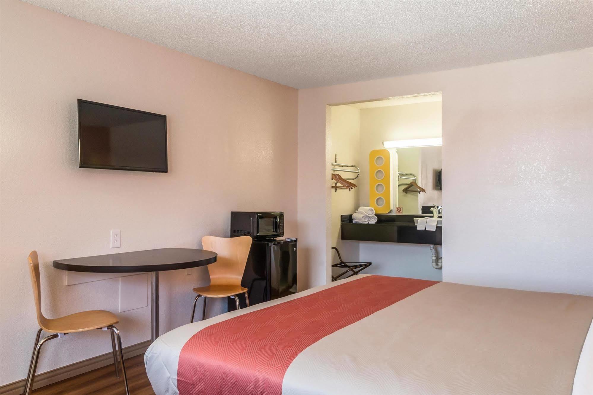 Motel 6-Mesquite, Tx - Rodeo - Convention Ctr Экстерьер фото